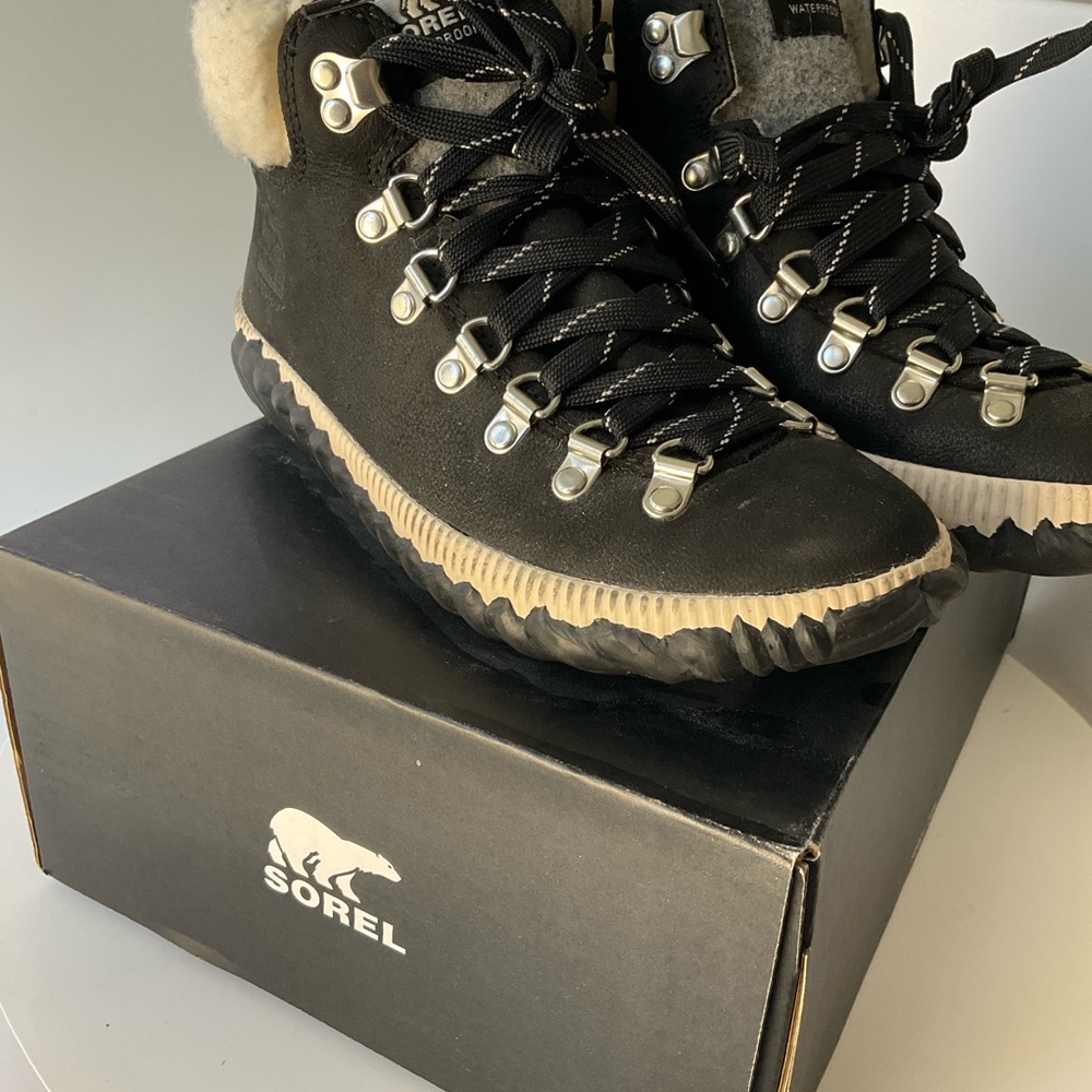 Sorel Black and Cream High-Top Footwear - Picture 12 of 13